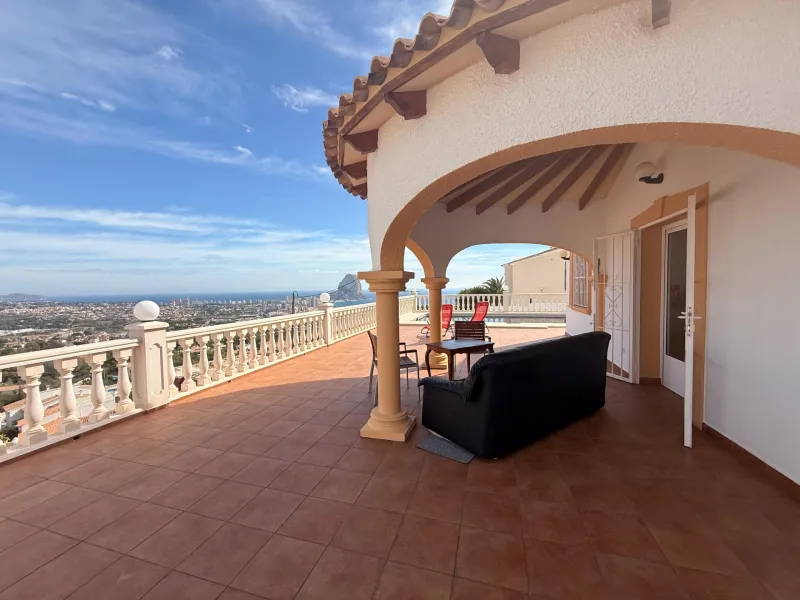 Luz, tranquilidad y vistas al mar – una villa impresionante en Calpe