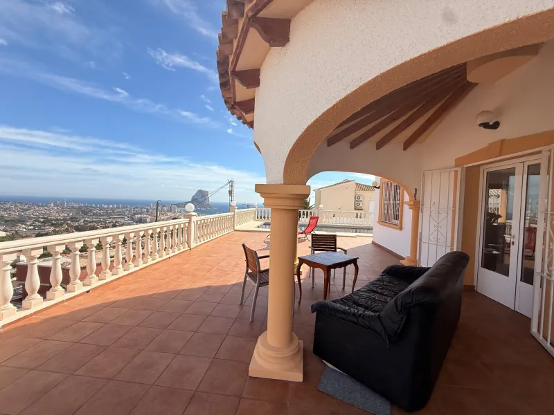 Luz, tranquilidad y vistas al mar – una villa impresionante en Calpe