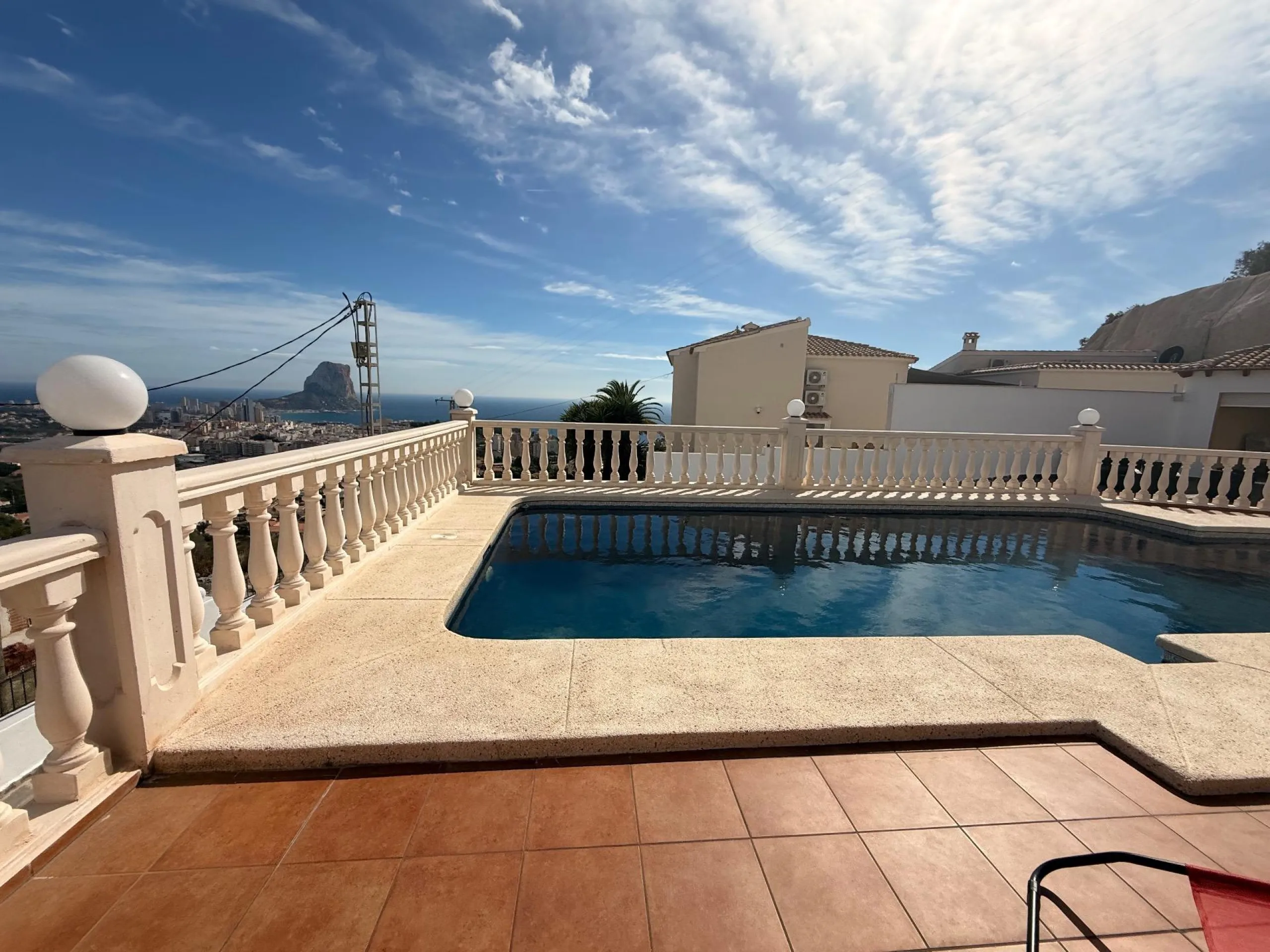 Luz, tranquilidad y vistas al mar – una villa impresionante en Calpe