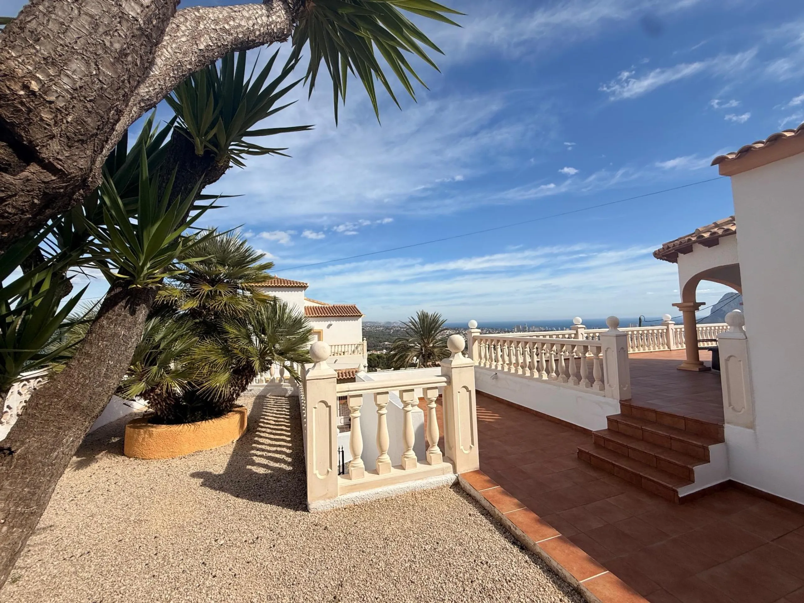 Luz, tranquilidad y vistas al mar – una villa impresionante en Calpe