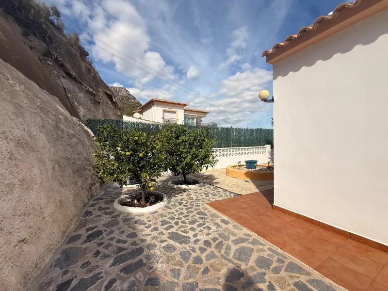 Luz, tranquilidad y vistas al mar – una villa impresionante en Calpe