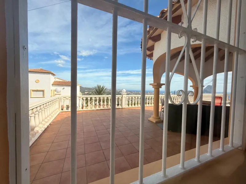 Luz, tranquilidad y vistas al mar – una villa impresionante en Calpe