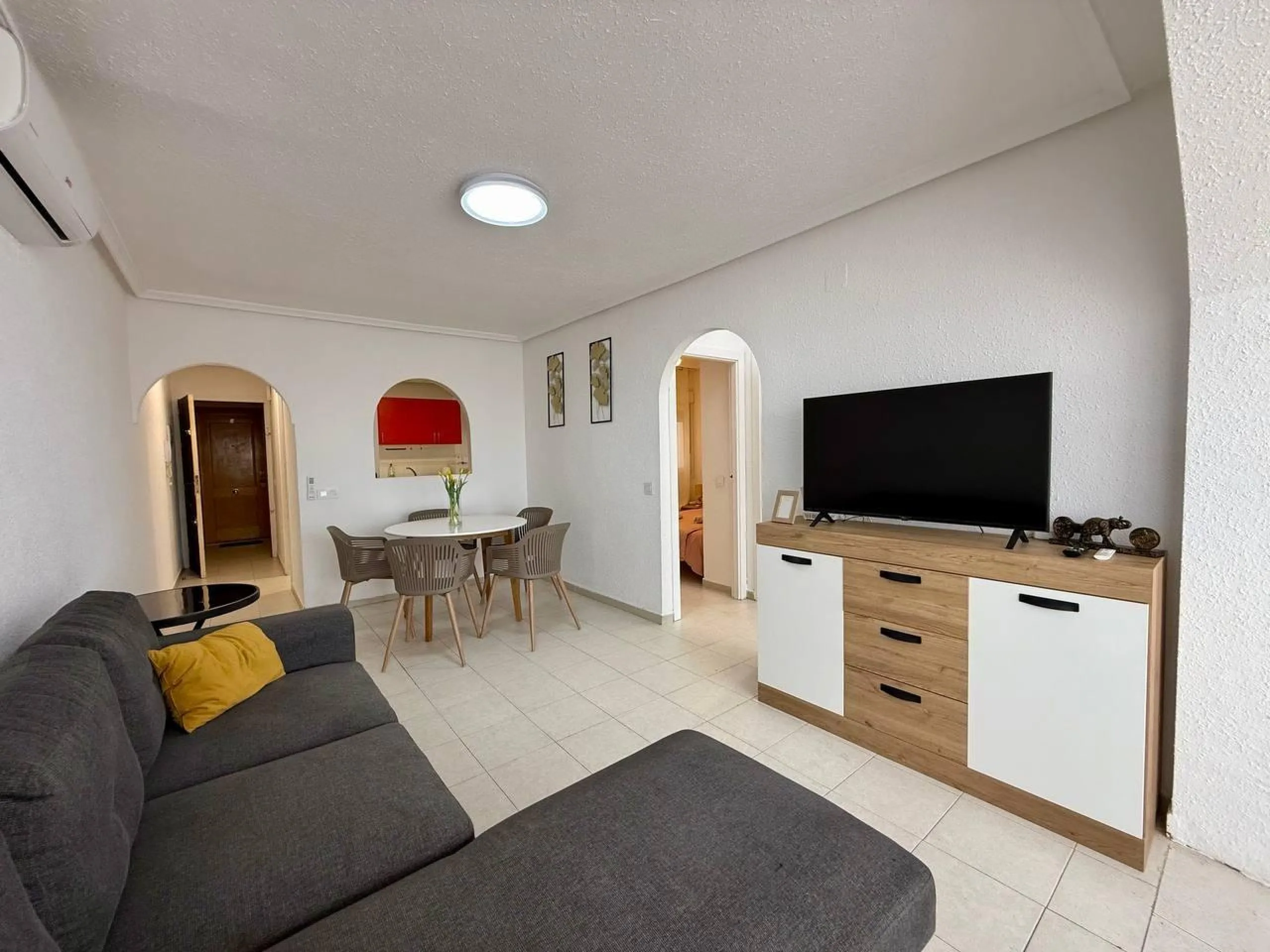 Apartment with 2 bedrooms, 1 bathroom, 240 m. from the beach and pool
