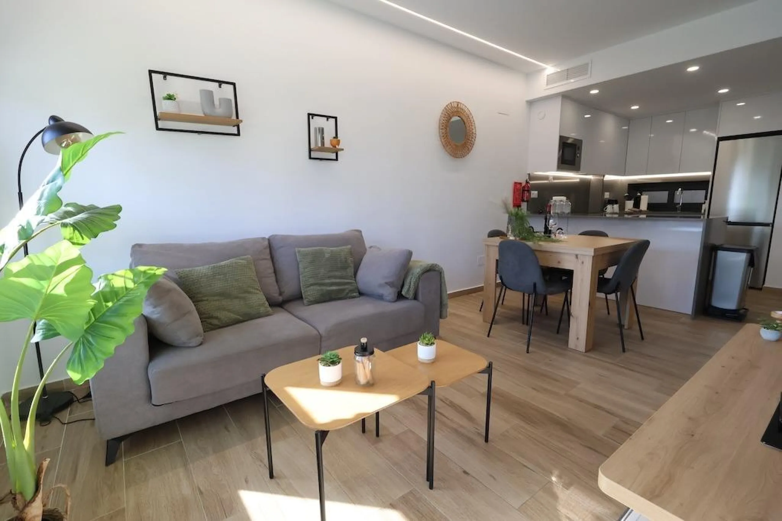Modern & Move-In Ready Apartment in Villamartin