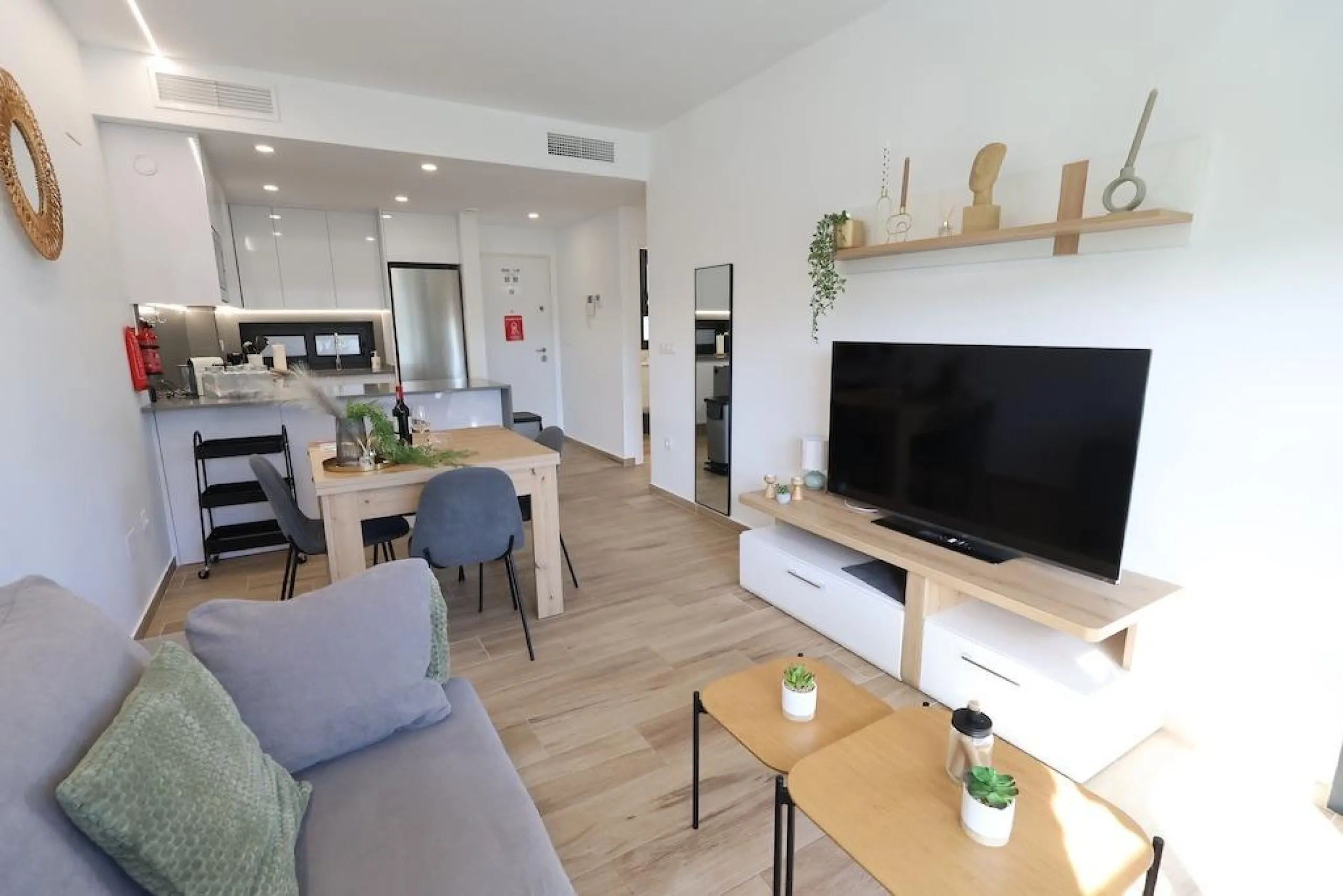Modern & Move-In Ready Apartment in Villamartin