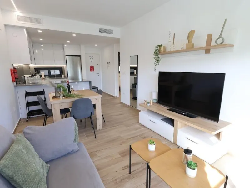 Modern & Move-In Ready Apartment in Villamartin