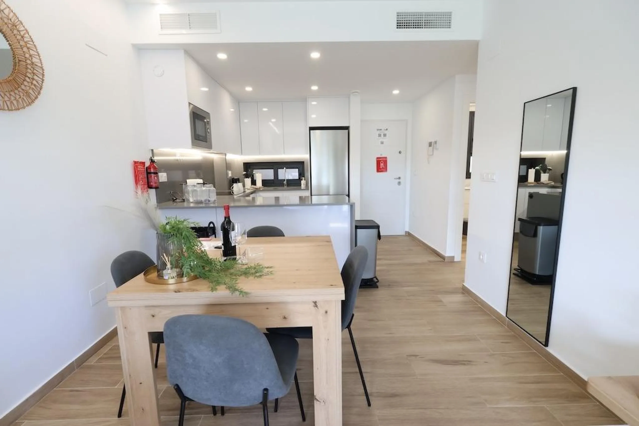 Modern & Move-In Ready Apartment in Villamartin