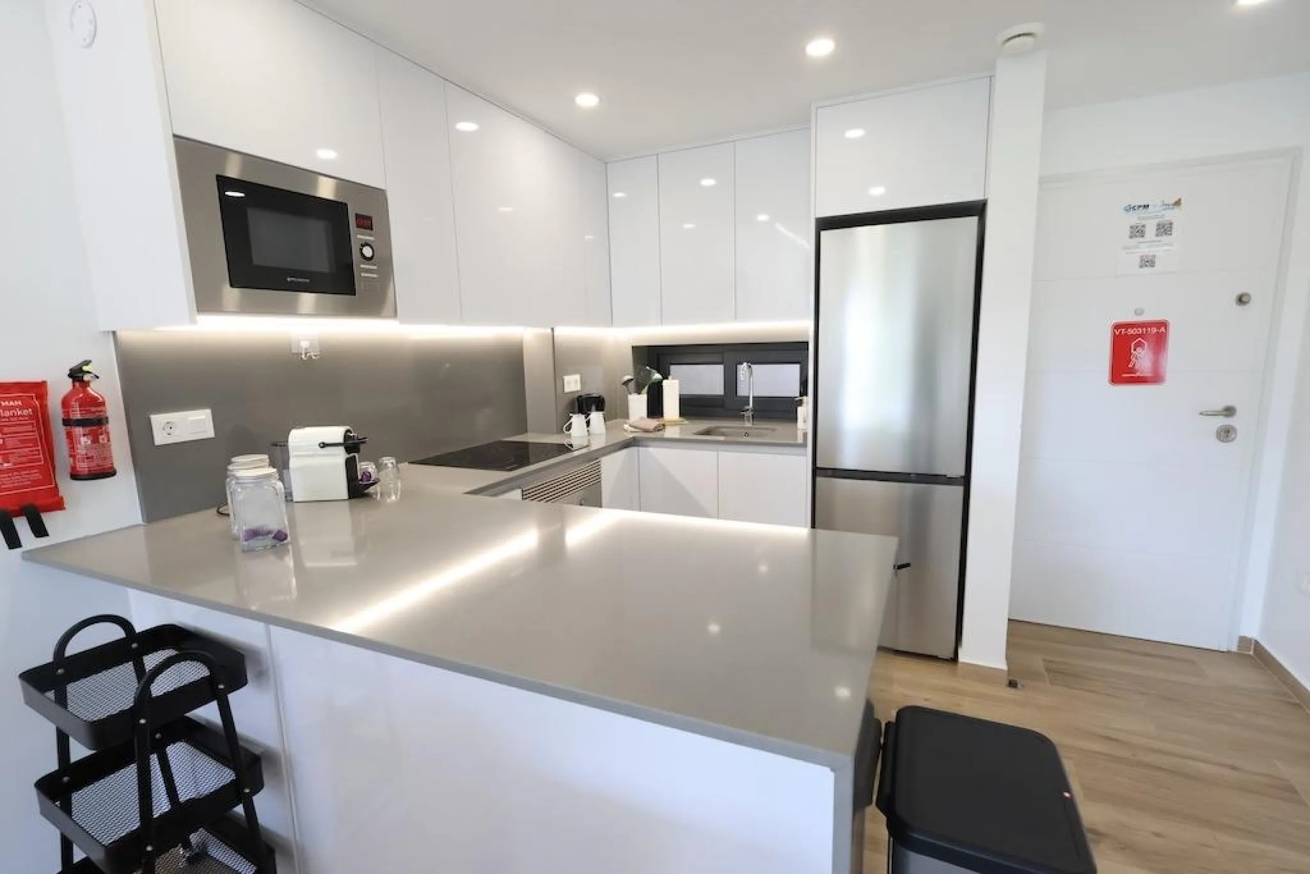 Modern & Move-In Ready Apartment in Villamartin