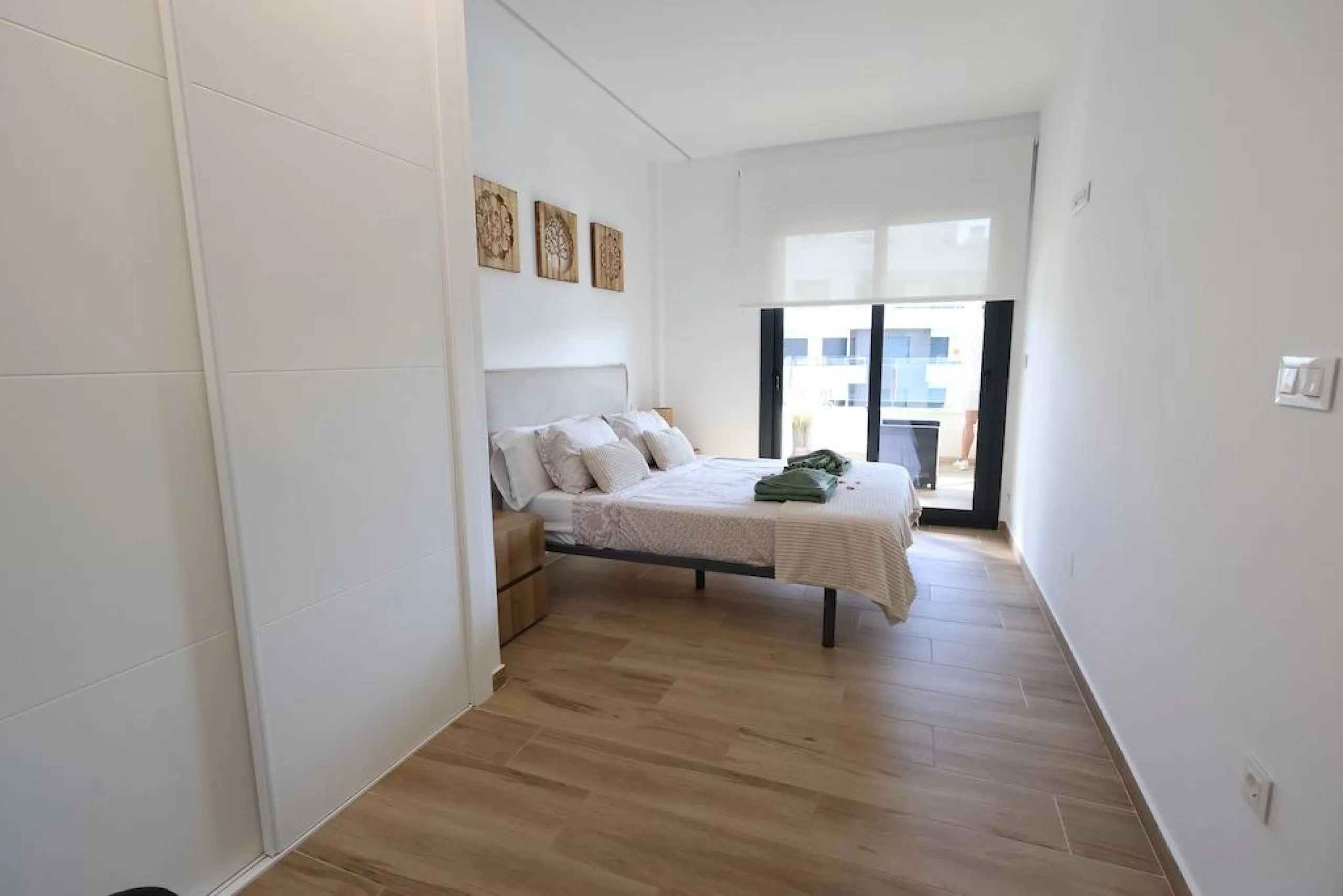 Modern & Move-In Ready Apartment in Villamartin