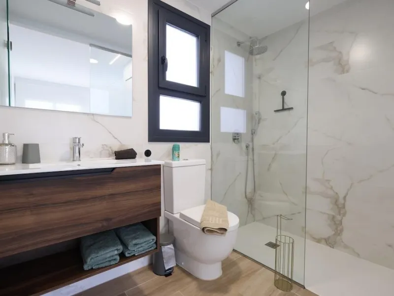 Modern & Move-In Ready Apartment in Villamartin