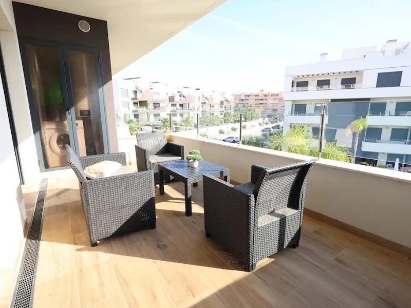 Modern & Move-In Ready Apartment in Villamartin