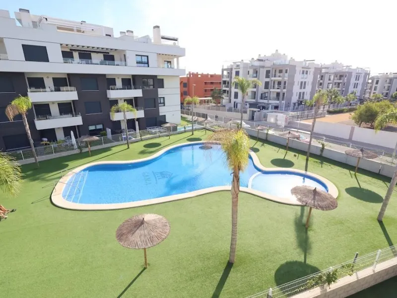Modern & Move-In Ready Apartment in Villamartin