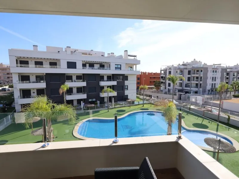 Modern & Move-In Ready Apartment in Villamartin