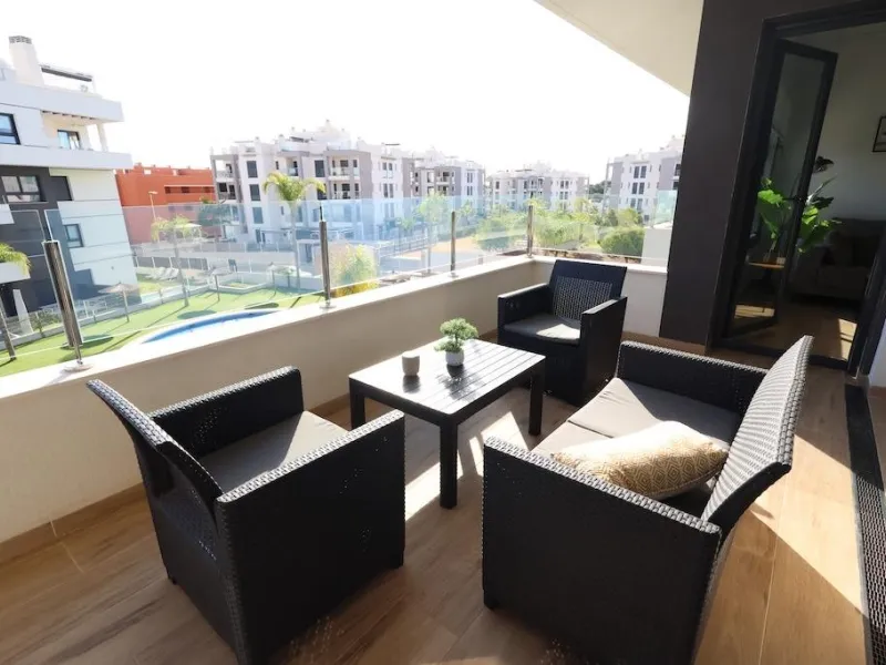 Modern & Move-In Ready Apartment in Villamartin
