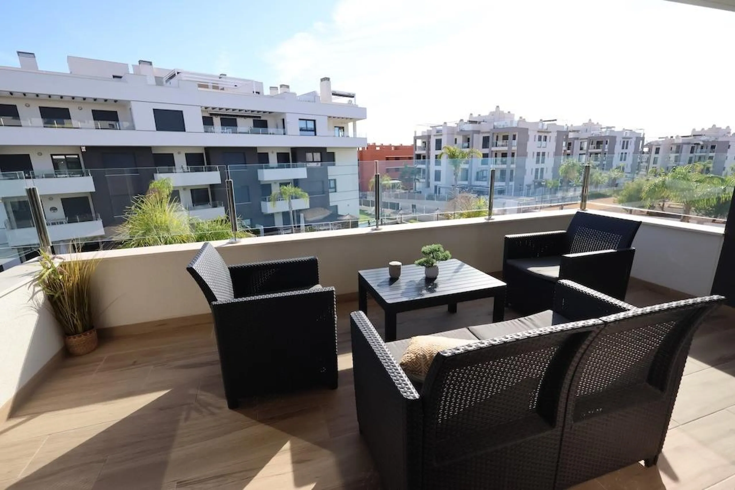 Modern & Move-In Ready Apartment in Villamartin