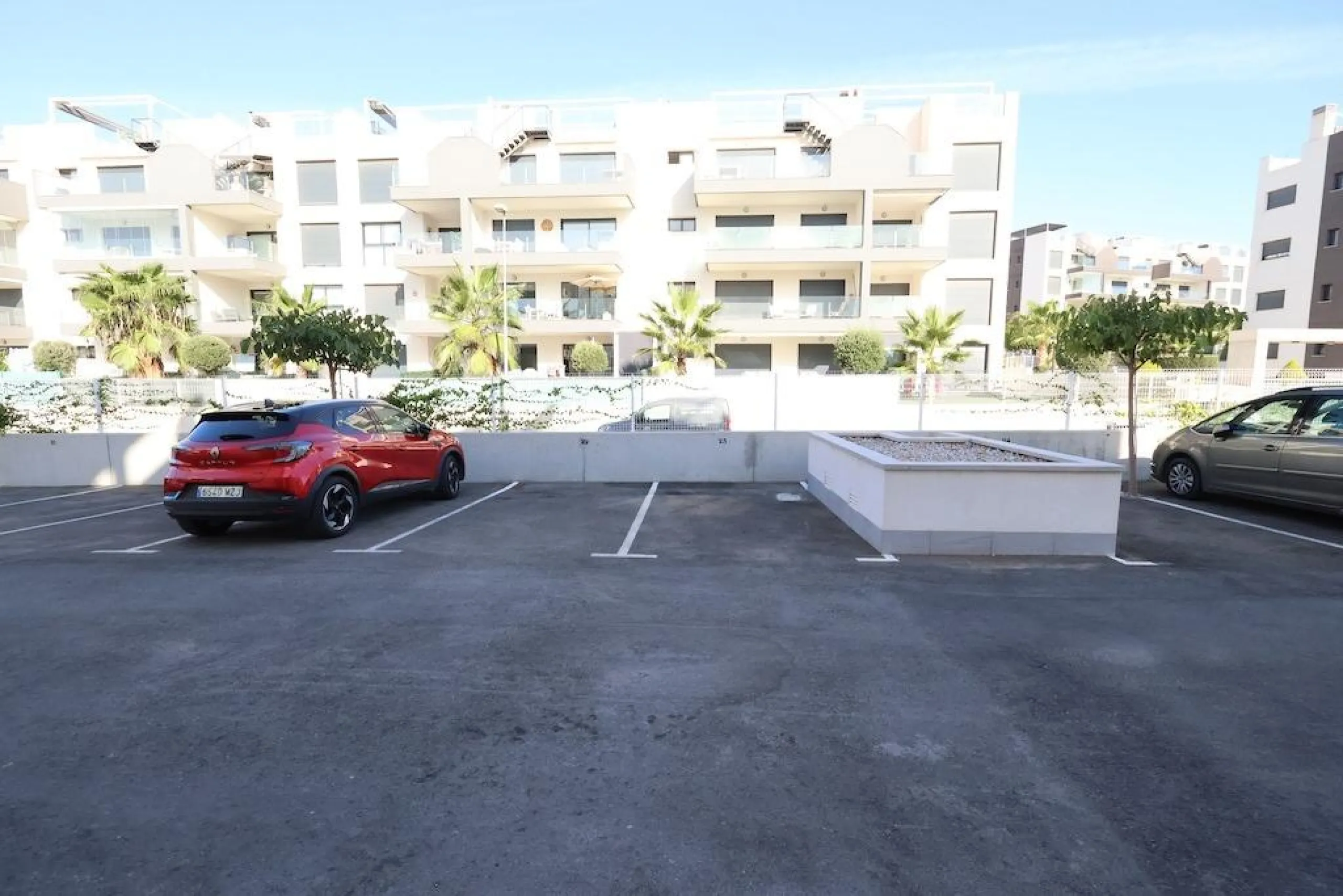 Modern & Move-In Ready Apartment in Villamartin