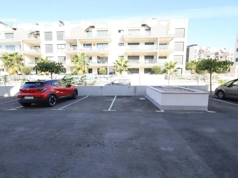 Modern & Move-In Ready Apartment in Villamartin