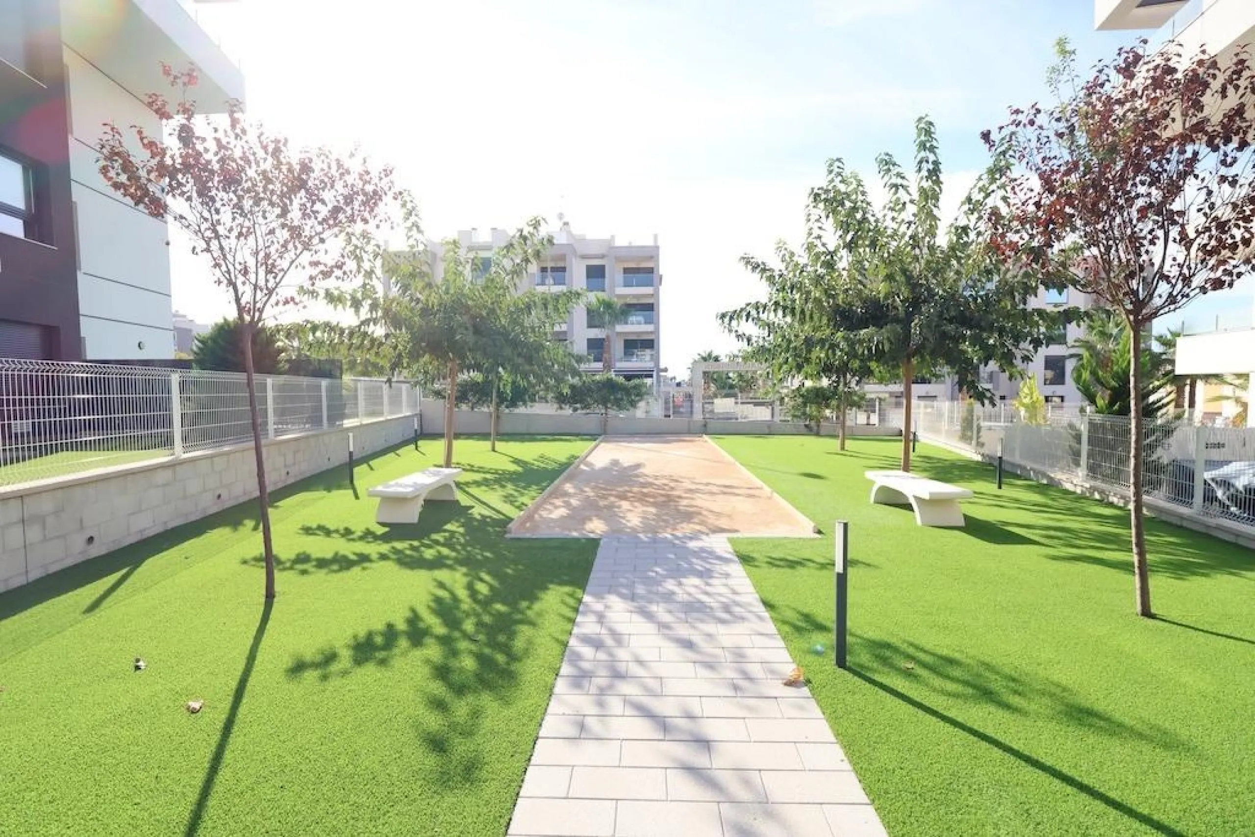 Modern & Move-In Ready Apartment in Villamartin