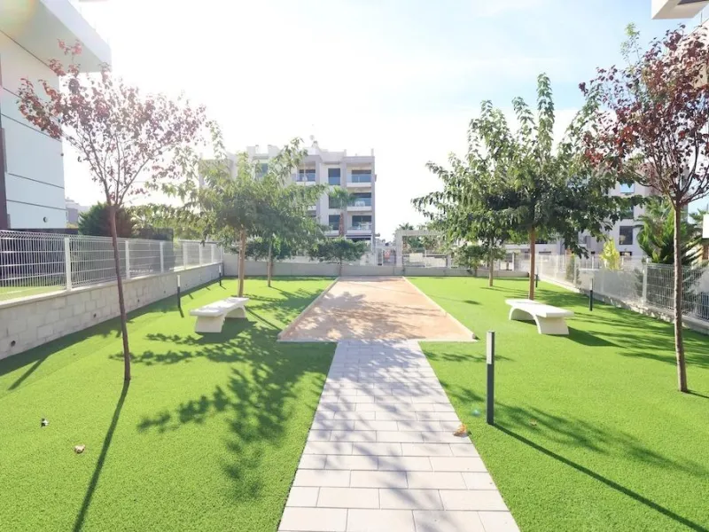 Modern & Move-In Ready Apartment in Villamartin