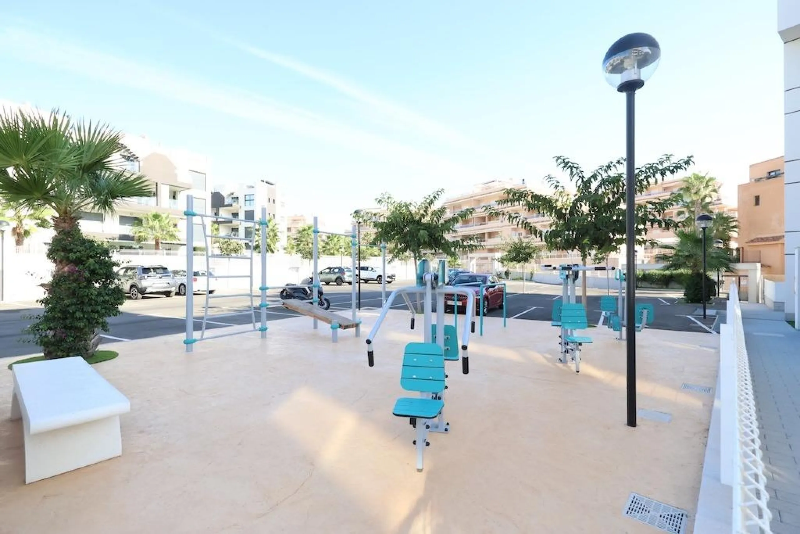 Modern & Move-In Ready Apartment in Villamartin