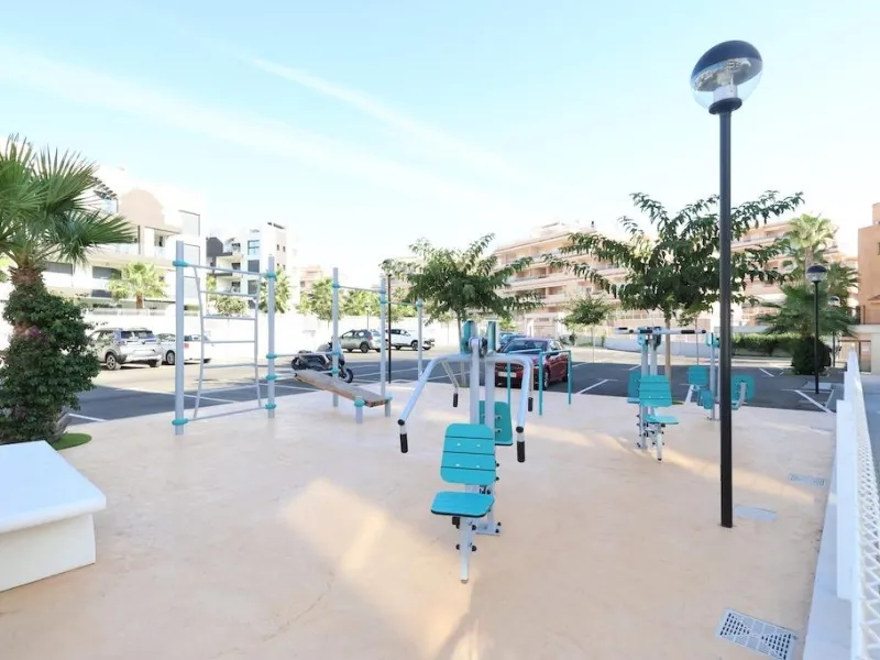 Modern & Move-In Ready Apartment in Villamartin