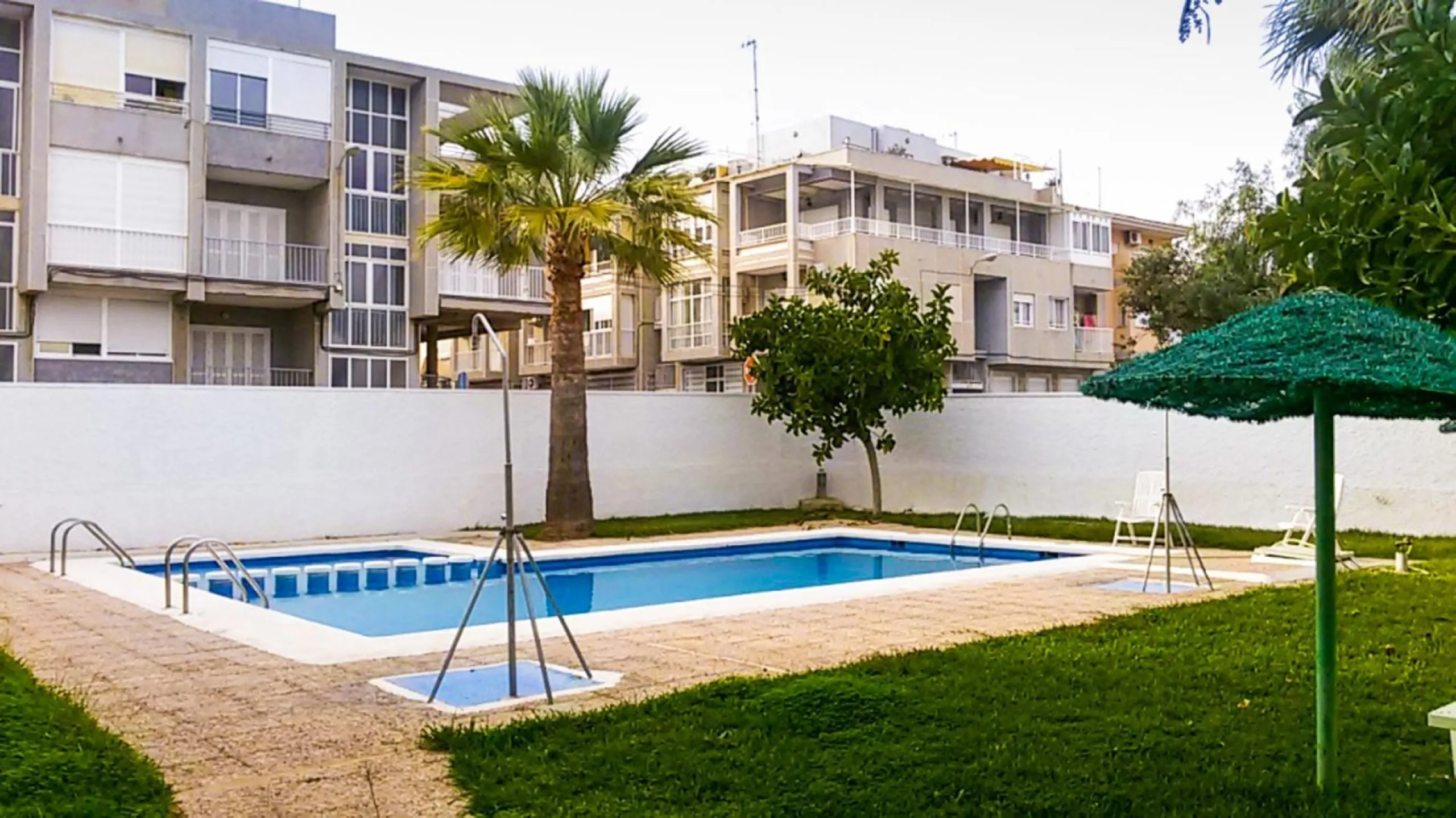 Amplio Apartamento Reformado con piscina comunitaria a 600 metros de la playa del Cura