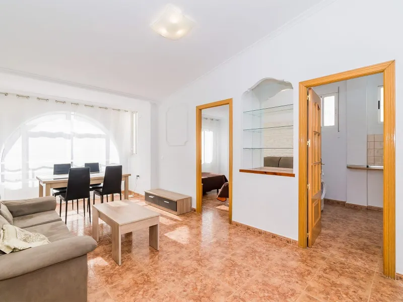 Amplio Apartamento Reformado con piscina comunitaria a 600 metros de la playa del Cura