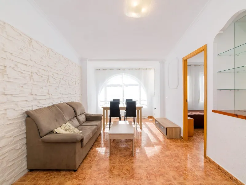 Amplio Apartamento Reformado con piscina comunitaria a 600 metros de la playa del Cura