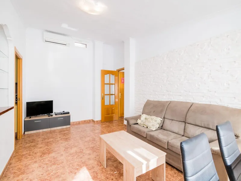 Amplio Apartamento Reformado con piscina comunitaria a 600 metros de la playa del Cura