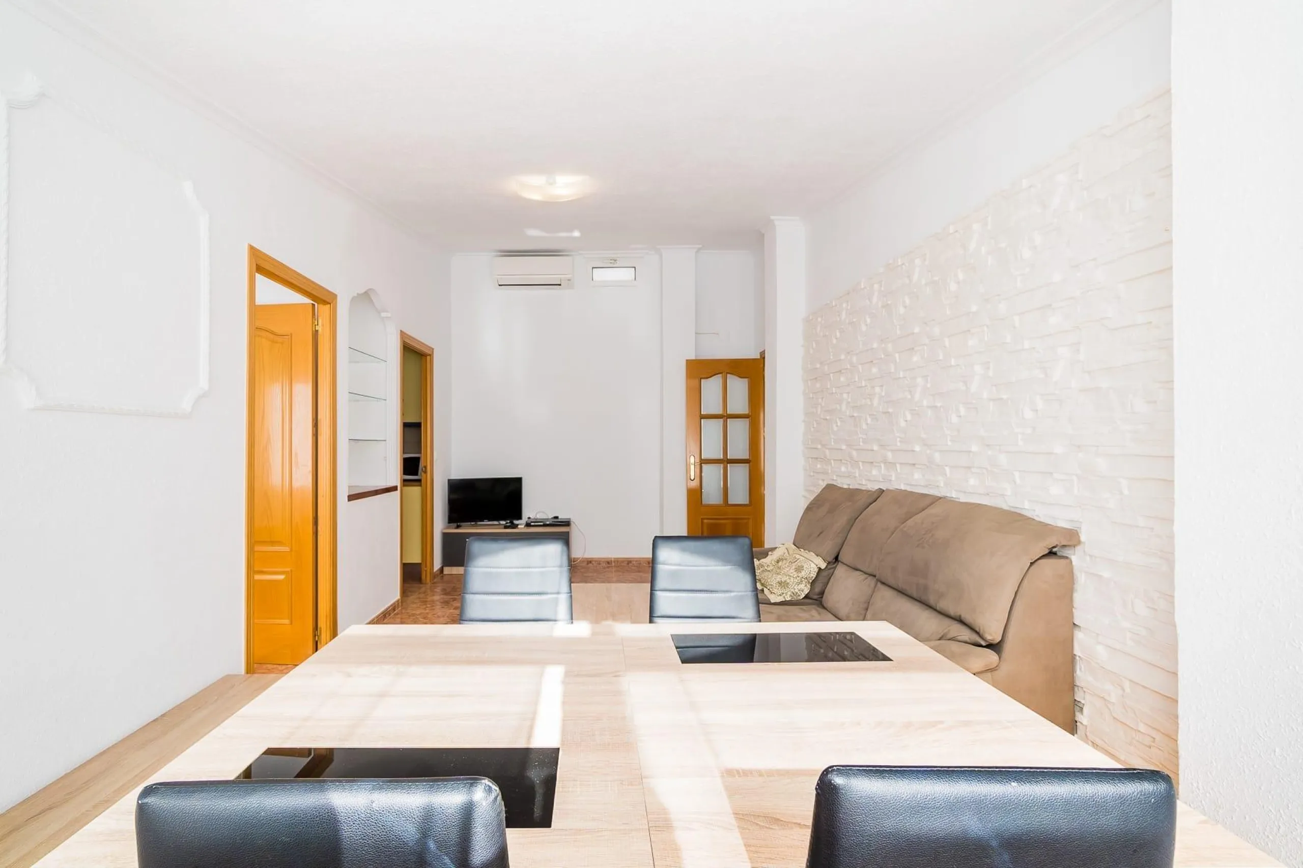 Amplio Apartamento Reformado con piscina comunitaria a 600 metros de la playa del Cura