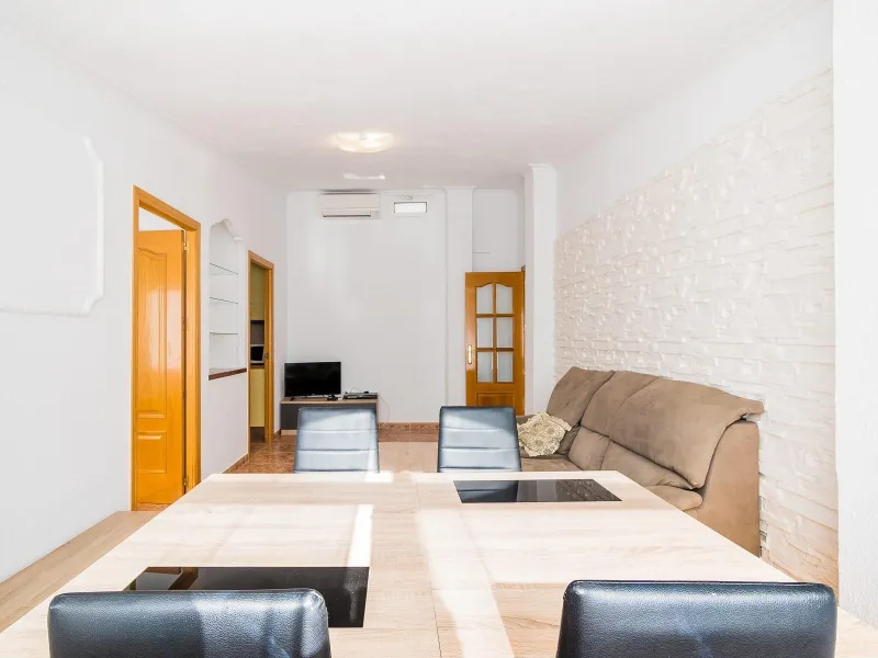 Amplio Apartamento Reformado con piscina comunitaria a 600 metros de la playa del Cura