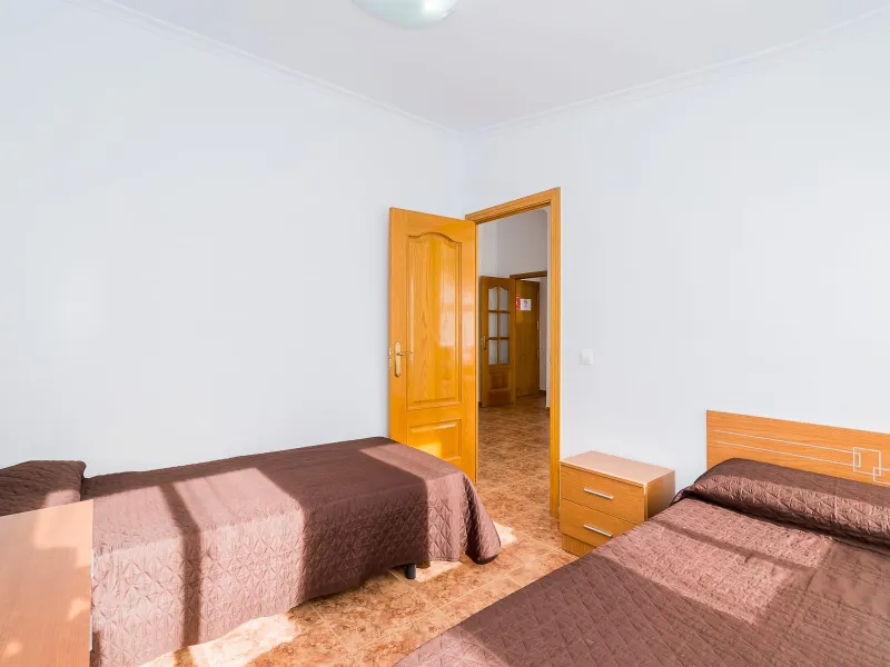 Amplio Apartamento Reformado con piscina comunitaria a 600 metros de la playa del Cura