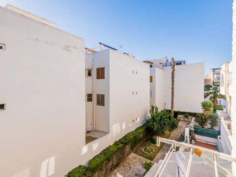 Amplio Apartamento Reformado con piscina comunitaria a 600 metros de la playa del Cura