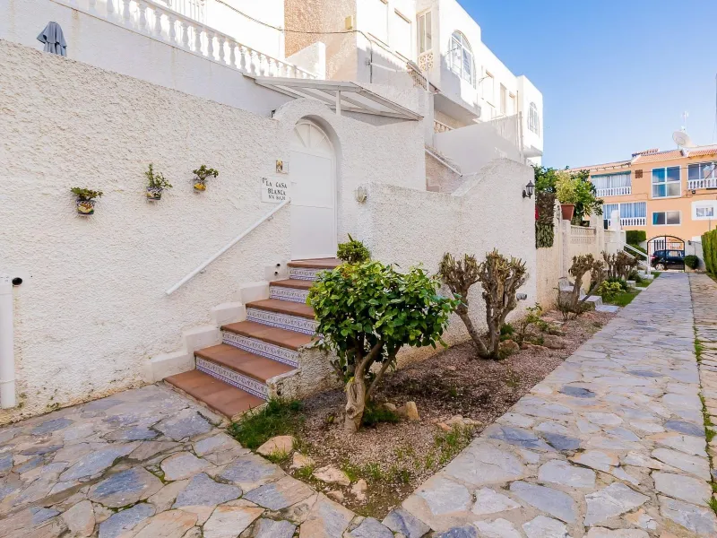 Amplio Apartamento Reformado con piscina comunitaria a 600 metros de la playa del Cura