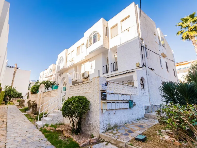 Amplio Apartamento Reformado con piscina comunitaria a 600 metros de la playa del Cura