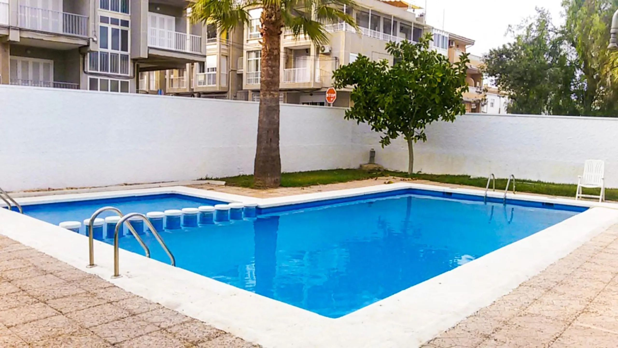 Amplio Apartamento Reformado con piscina comunitaria a 600 metros de la playa del Cura