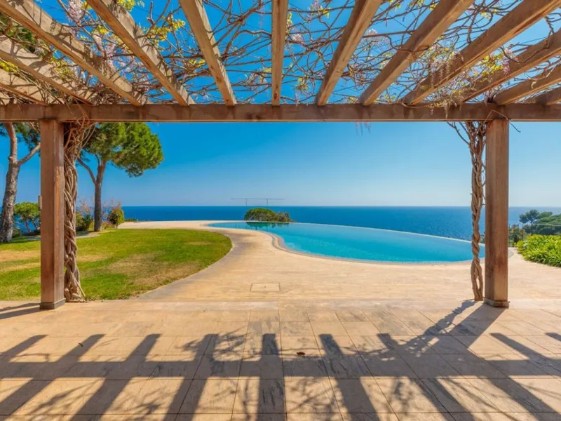 Luxury villa with sea views in Punta Brava, Sant Feliu de Guíxols