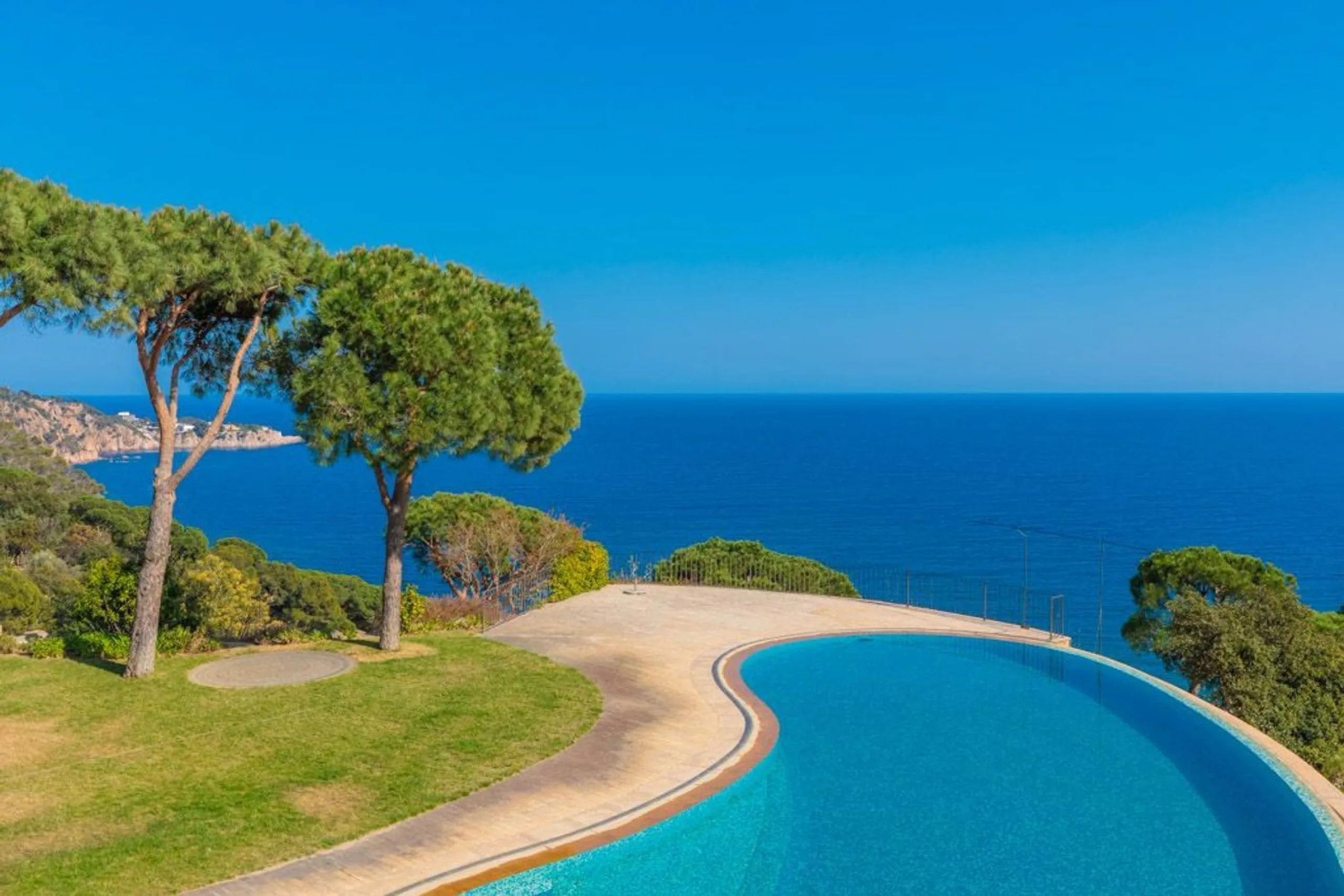 Luxury villa with sea views in Punta Brava, Sant Feliu de Guíxols
