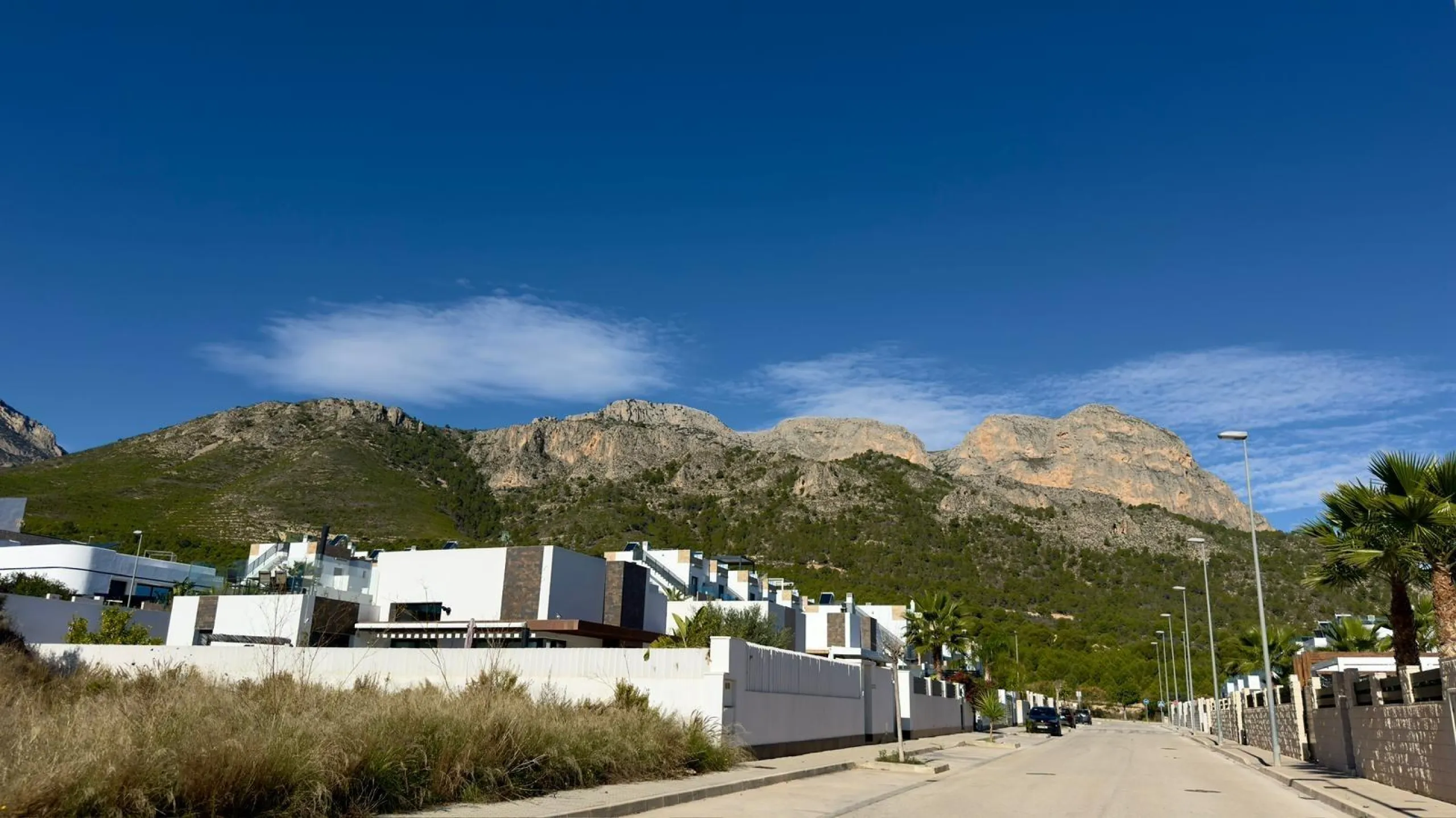 Exclusiva villa en Polop con vistas a las montañas