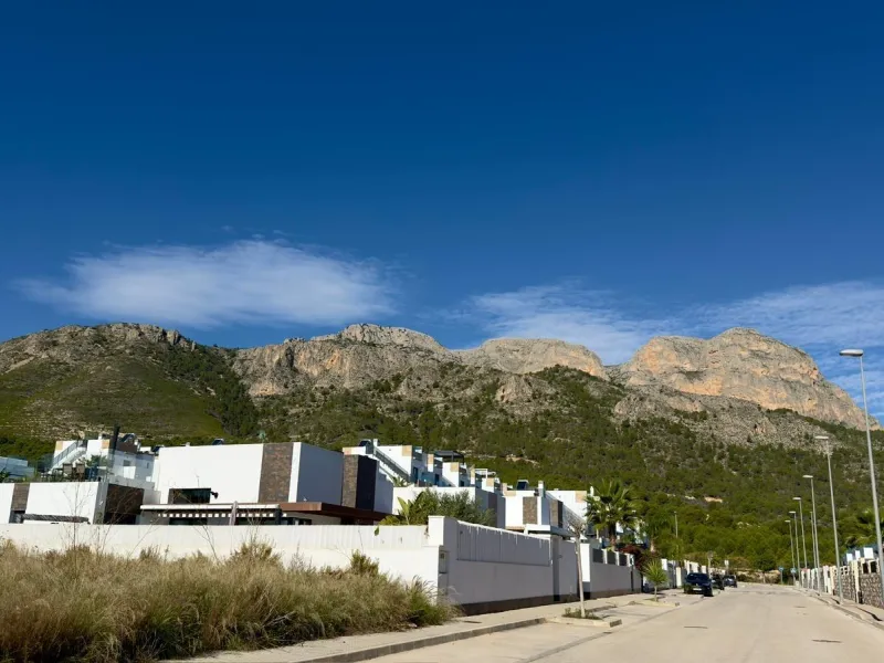 Exclusiva villa en Polop con vistas a las montañas
