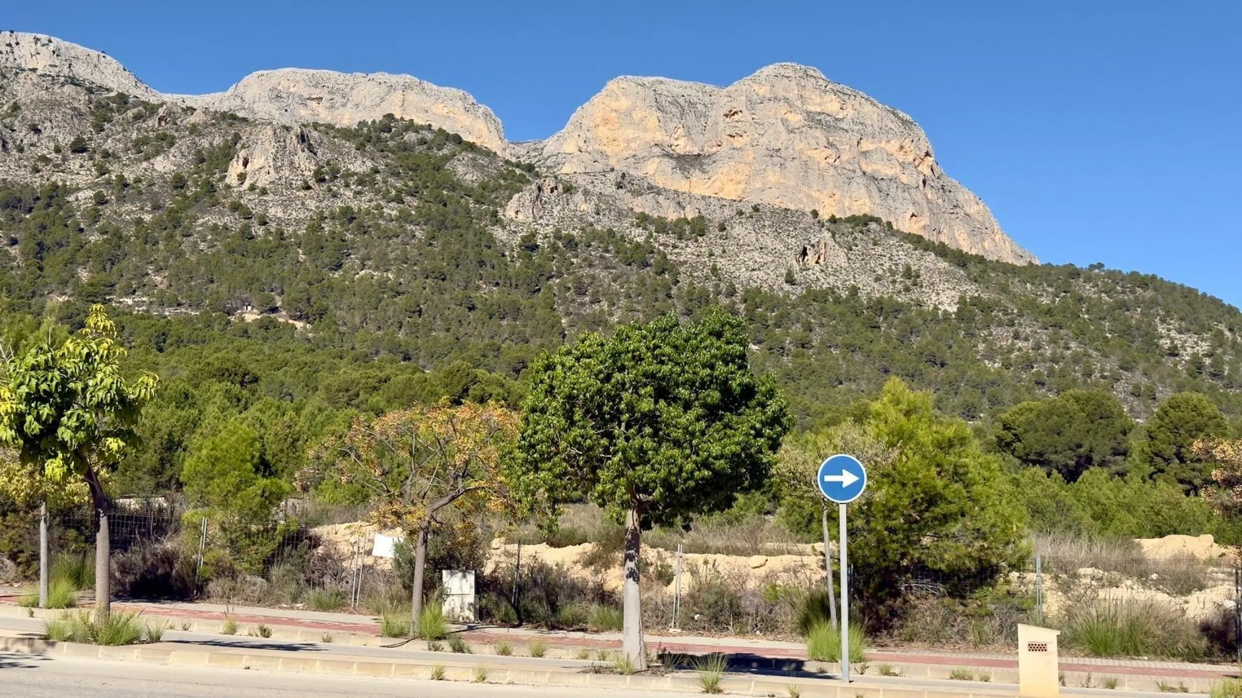 Exclusiva villa en Polop con vistas a las montañas