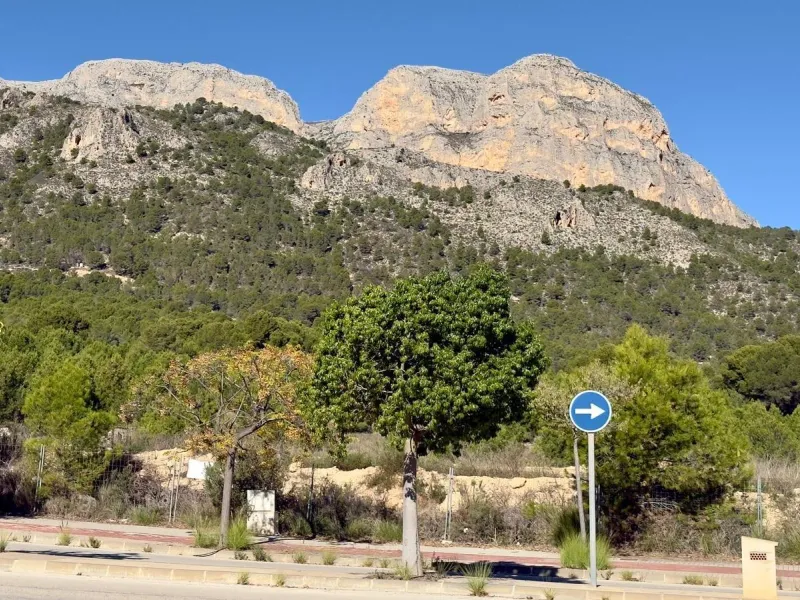 Exclusiva villa en Polop con vistas a las montañas