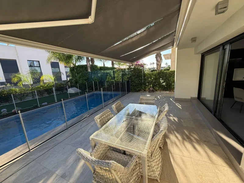 Magnificent detached villa with a plot of 300 m2