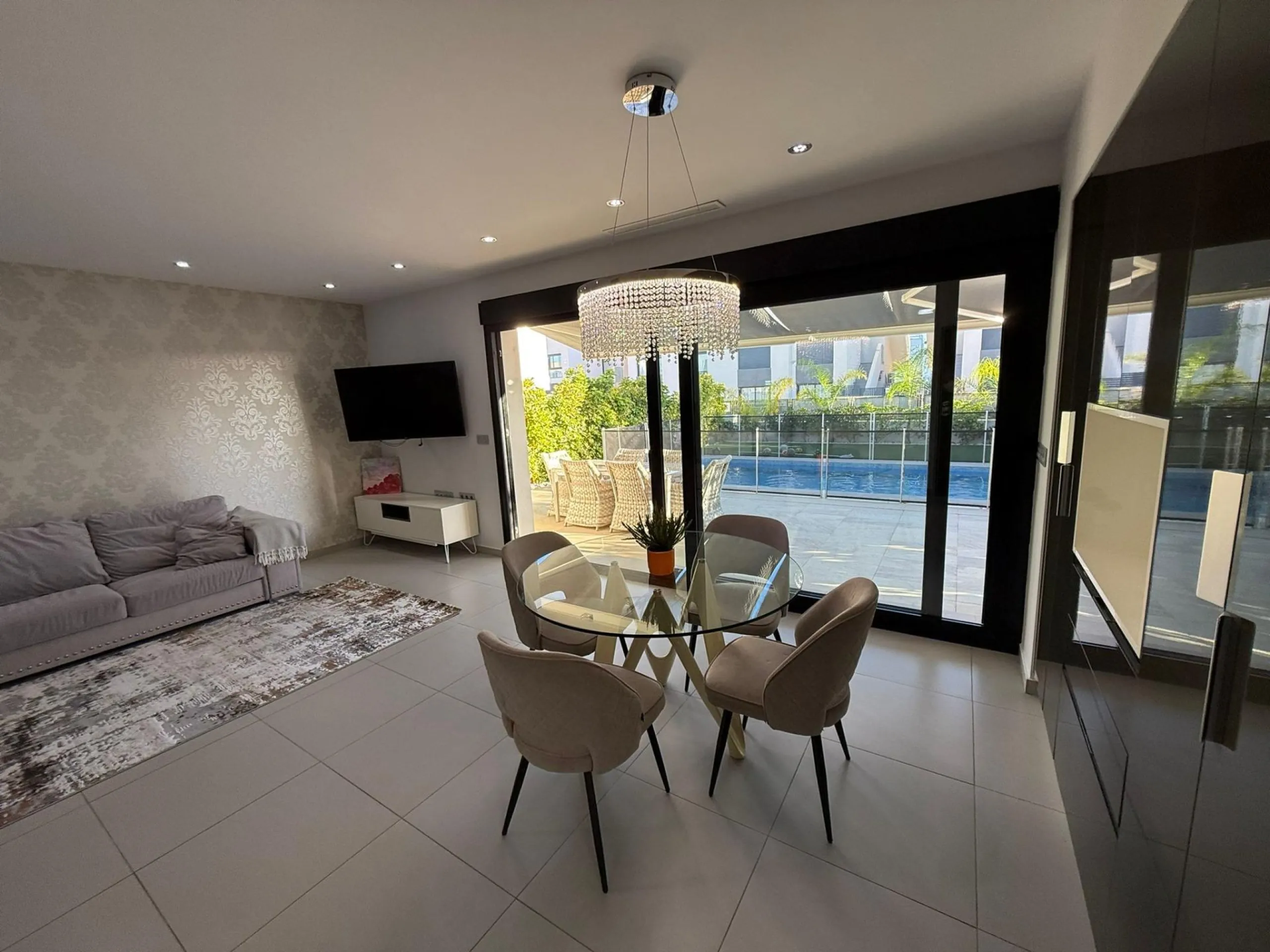 Magnificent detached villa with a plot of 300 m2