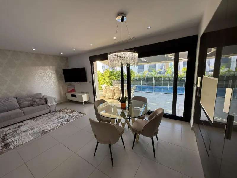 Magnificent detached villa with a plot of 300 m2