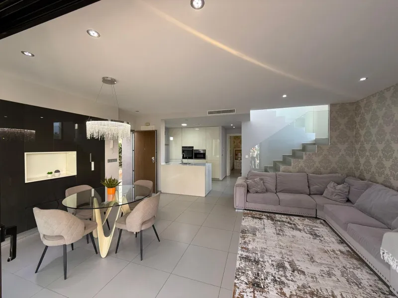 Magnificent detached villa with a plot of 300 m2