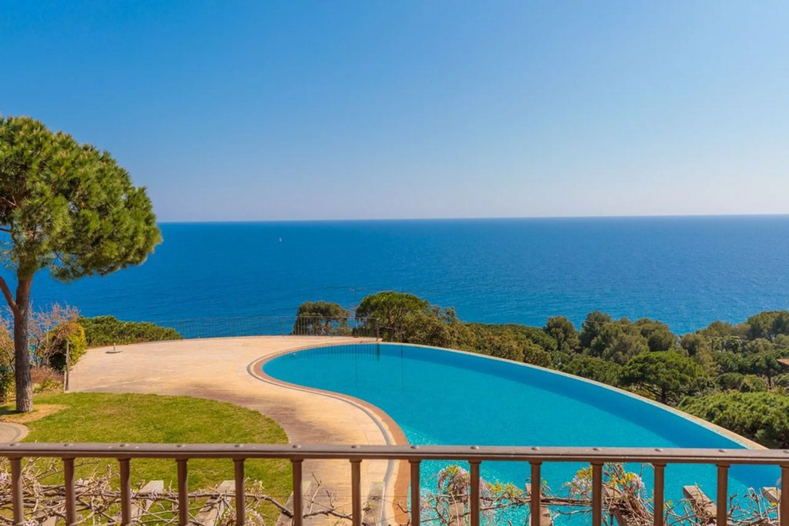 Luxury villa with sea views in Punta Brava, Sant Feliu de Guíxols