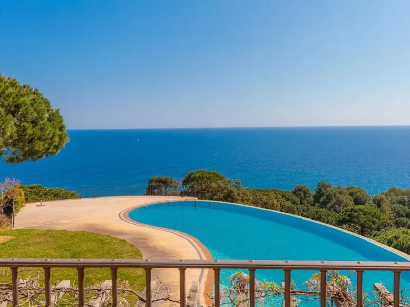 Luxury villa with sea views in Punta Brava, Sant Feliu de Guíxols