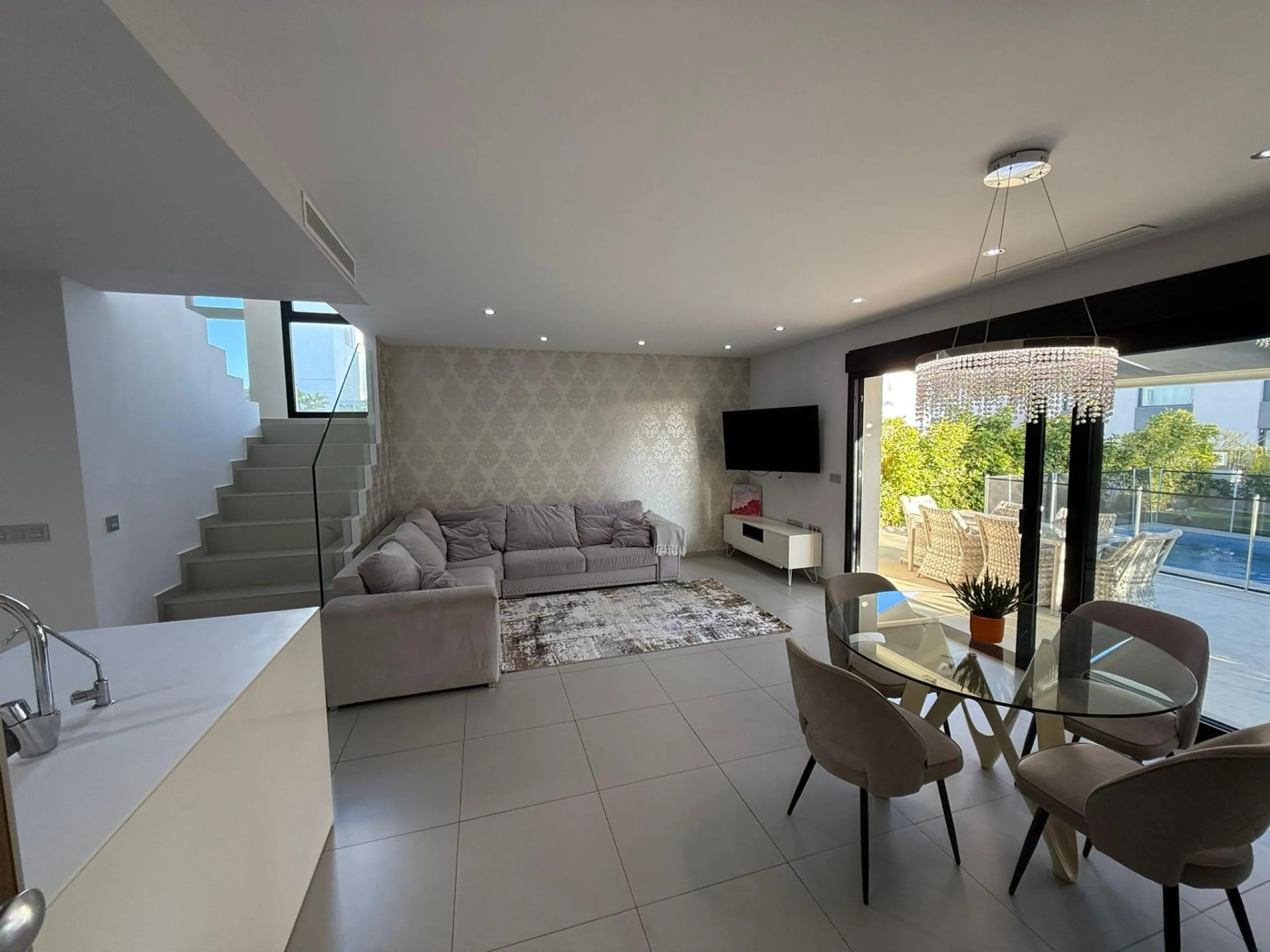 Magnificent detached villa with a plot of 300 m2
