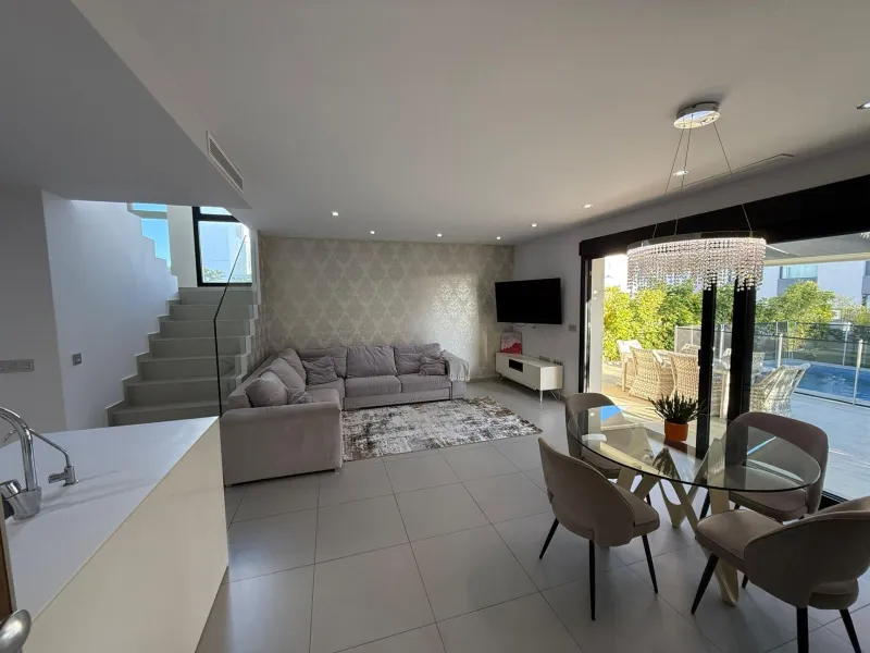 Magnificent detached villa with a plot of 300 m2